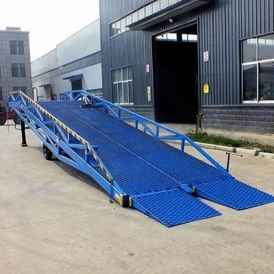 Sturdy Warehouse Loading Dock Ramps Anti Slip Surface Height Adjustable Travel Speed